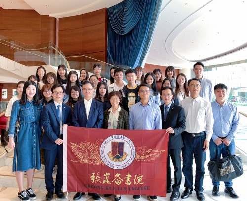 The teachers and students of the Cheong Kun Lun College (CKLC) visit the donor and his family busine...