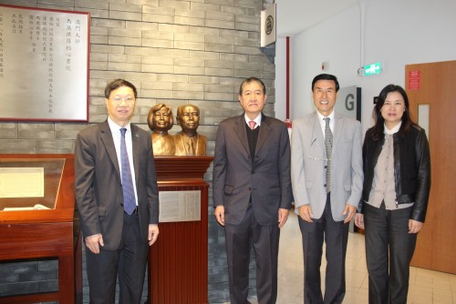 Representatives of donor and Jinan University (JNU) visit the Ma Man Kei and Lo Pak Sam College (MLC...